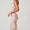Valentina lagdelt BH-detalj fiskehale-midaxi-kjole i primrose blomstertrykk