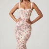 Valentina lagdelt BH-detalj fiskehale-midaxi-kjole i primrose blomstertrykk