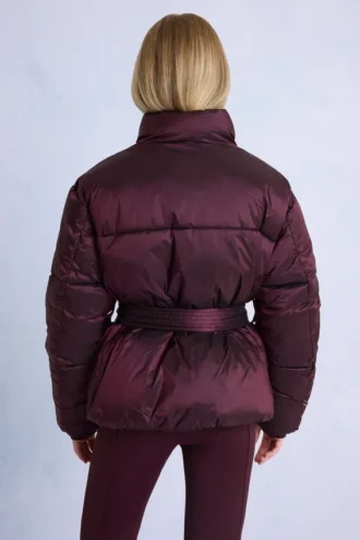 Vanntett, oversized skijakke med belte i burgunder