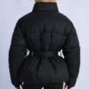 Vanntett, oversized skijakke med belte i svart
