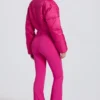 Vanntett, polstret skidress med belte i magenta rosa