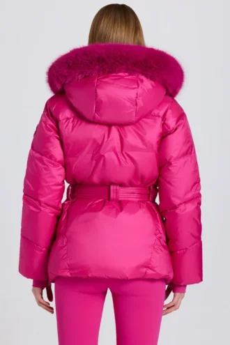 Vanntett skijakke med hette i imitert pels i magenta rosa