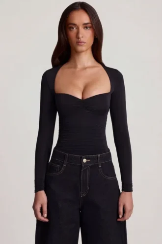 Vayla Soft Jersey Sweetheart Ruched Long-Sleeve Top i svart