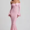 Verena off-shoulder maxi-kjole med volanger i myk rosa