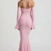Verena off-shoulder maxi-kjole med volanger i myk rosa