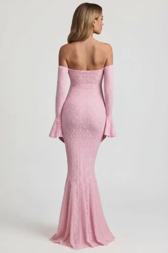 Verena off-shoulder maxi-kjole med volanger i myk rosa