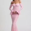 Verena off-shoulder maxi-kjole med volanger i myk rosa