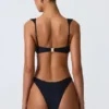 Volute pyntede cheeky bikinitruser i svart