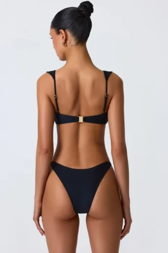 Volute pyntede cheeky bikinitruser i svart