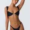 Volute pyntede cheeky bikinitruser i svart