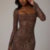 Zeta Sheer Embellished langermet A-linje minikjole i Deep Cocoa